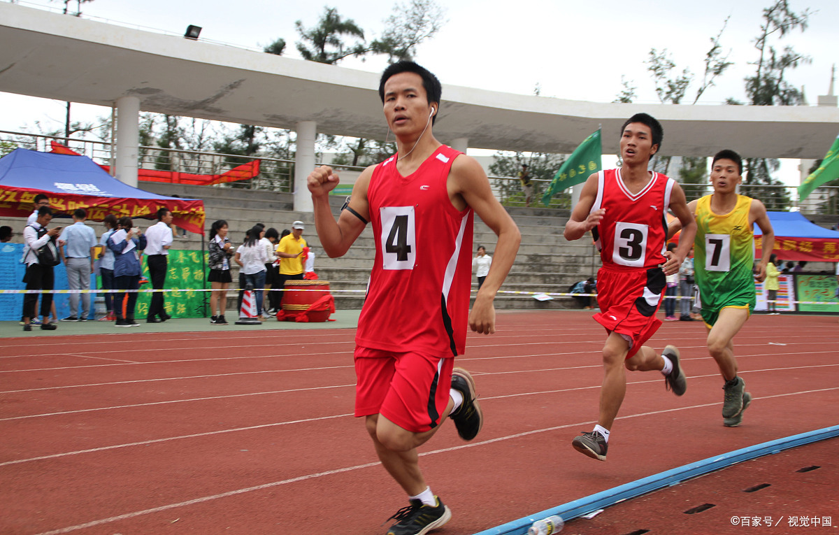 爱游戏登录入口-比赛中的精彩瞬间让观众欢呼不已