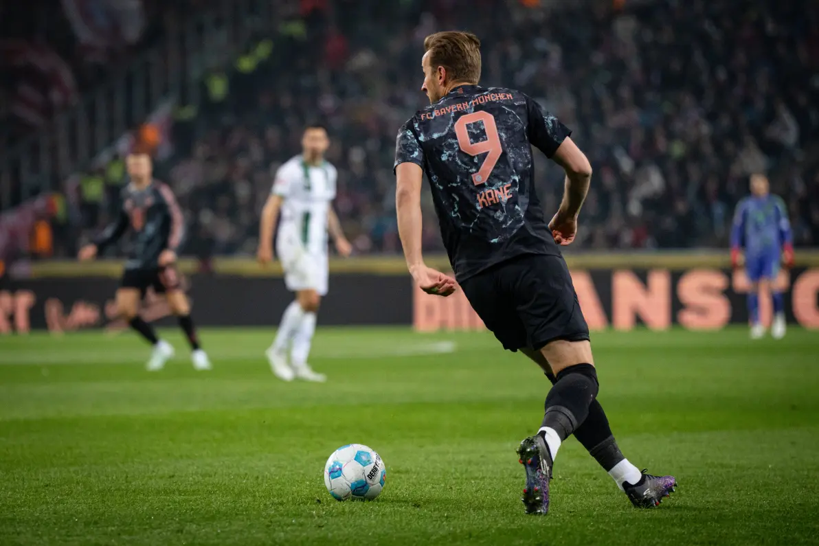 包含门兴格拉德巴赫队意外崛起，晋级下一轮的词条