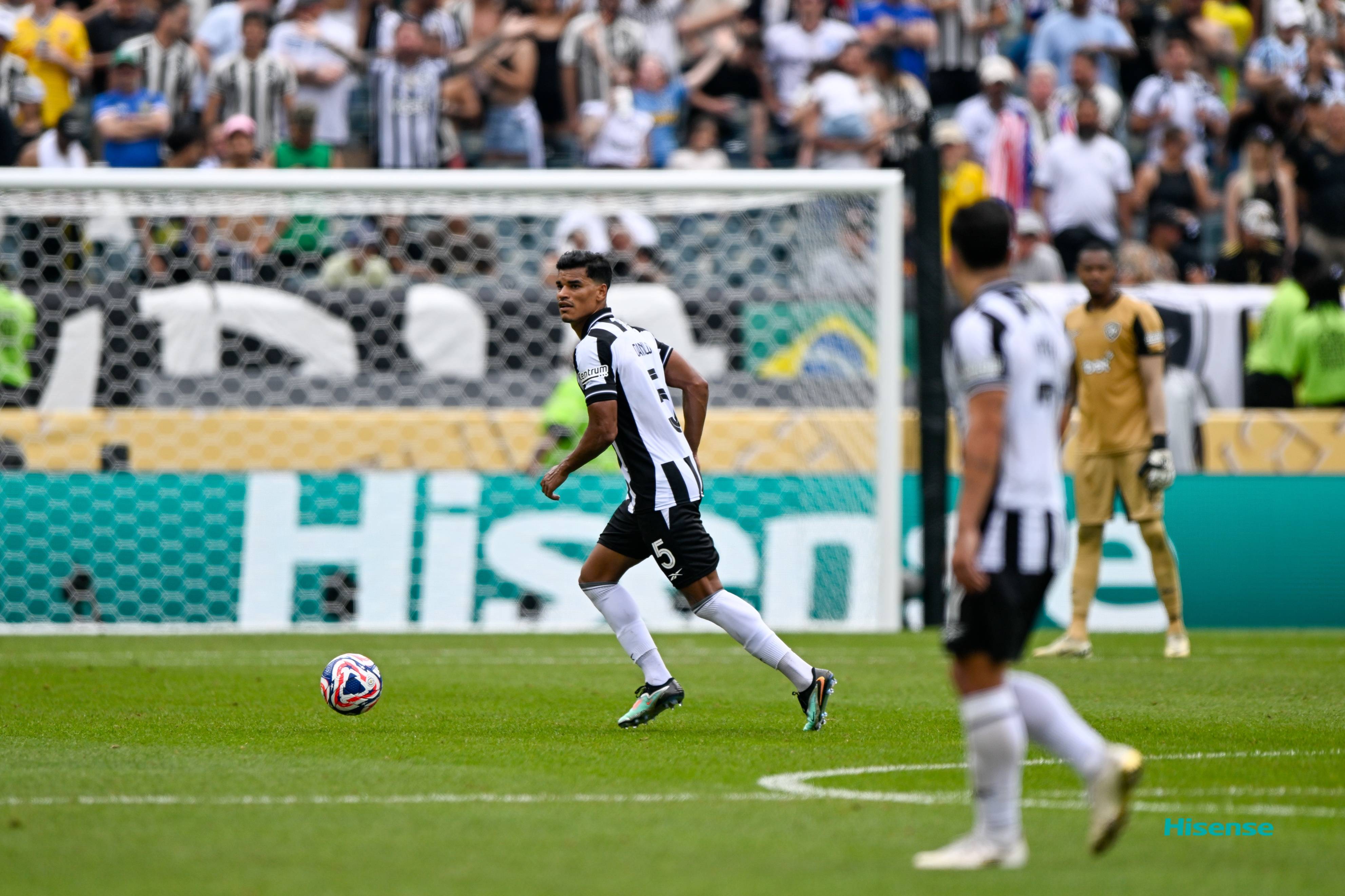 爱游戏体育地址-气势磅礴，球队连战连胜，昂首夺冠