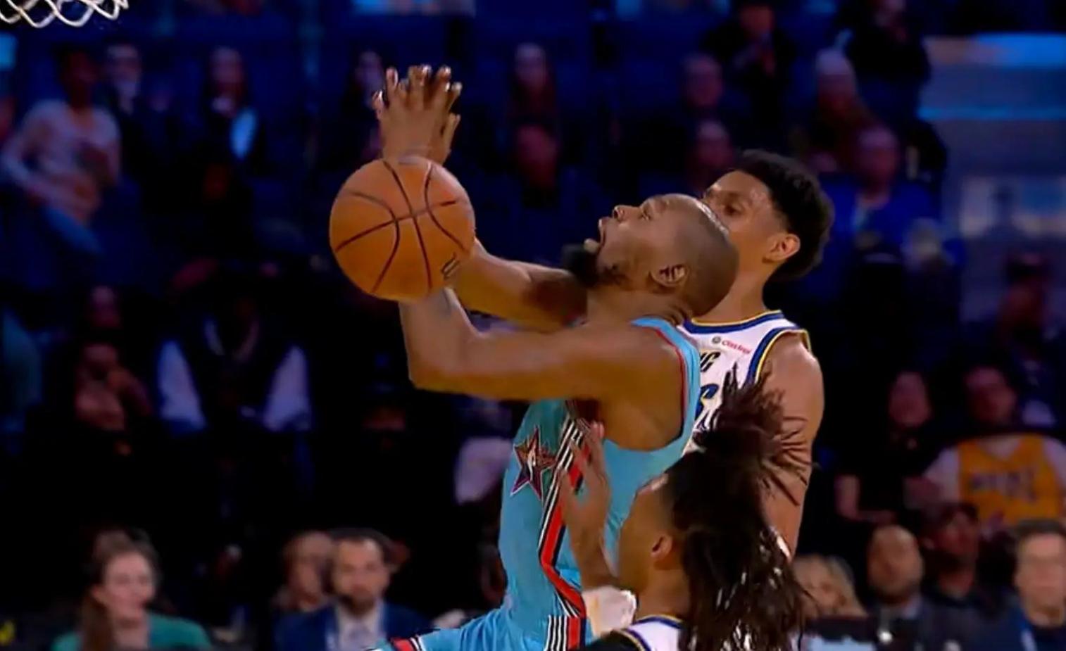 热火内线新秀在比赛中抢断天下,人气急升 热火内线新秀在比赛中抢断天下,人气急升