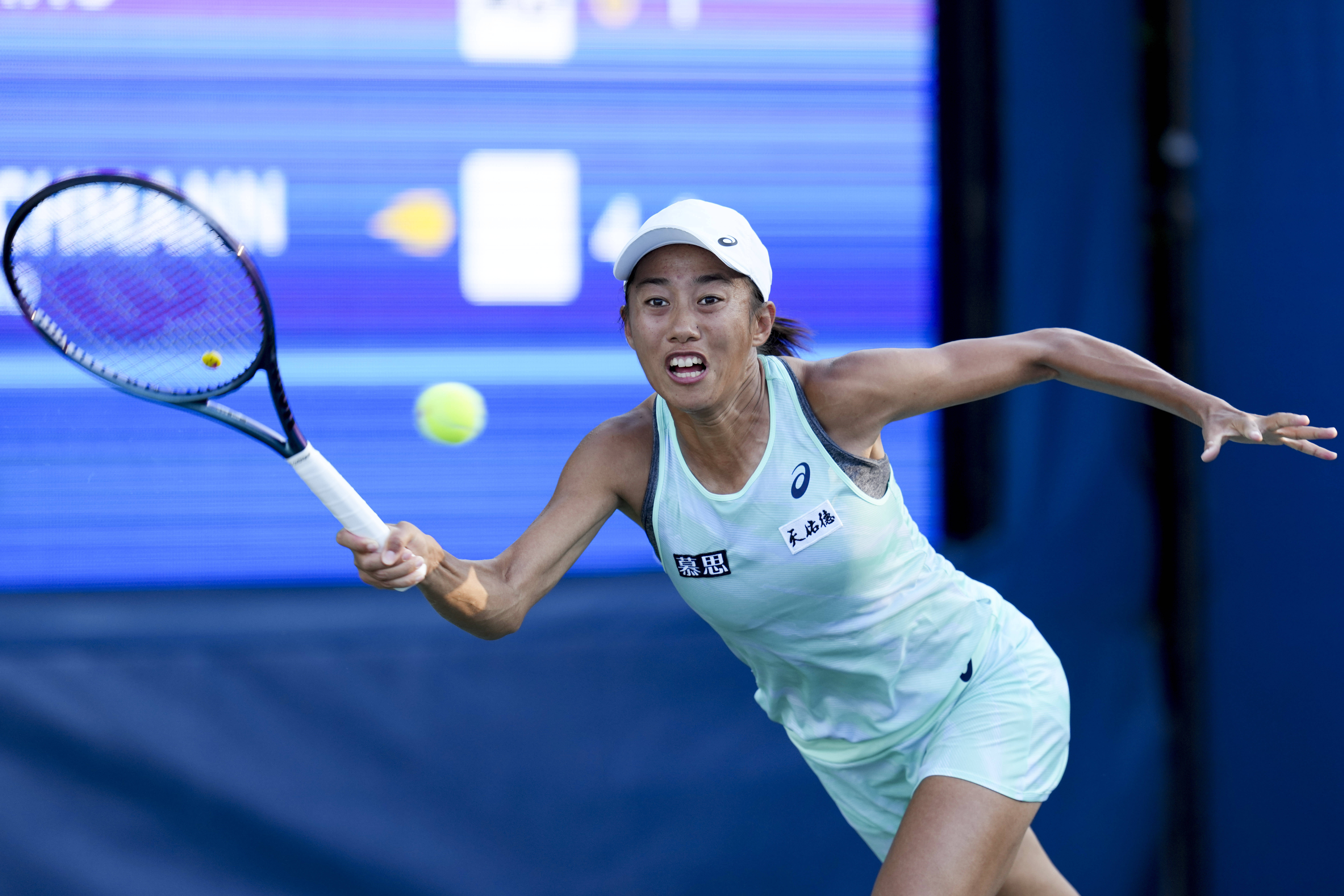 巴布亚新几内亚选手在足球比赛中实现突破的简单介绍