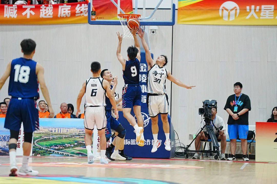 爱游戏官方登录入口-波特兰开拓者队士气高昂，拼搏赛场