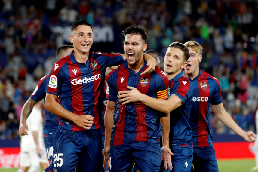 爱游戏在线-关于格拉纳达主场大胜莱万特，豪取胜利的信息