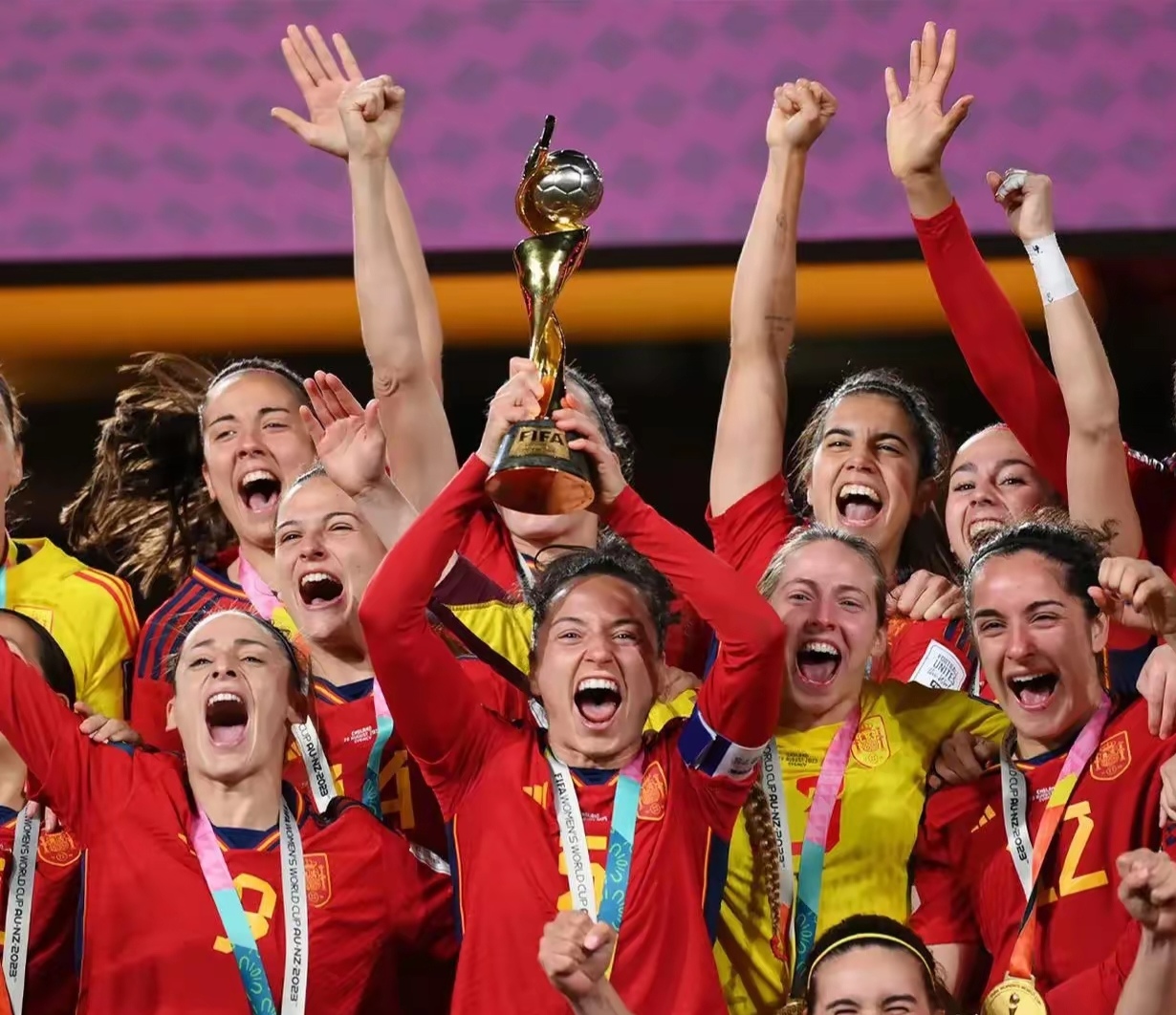 包含足球比赛胜利的庆祝方式多元别具一格的词条 包含足球比赛胜利的庆祝方式多元别具一格的词条