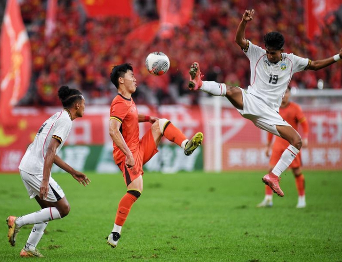 举世瞩目足球大赛,球场上热闹非凡 举世瞩目足球大赛,球场上热闹非凡